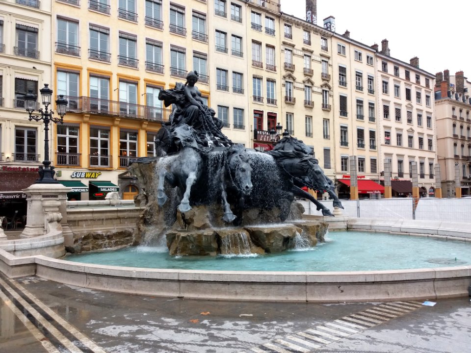 Lyon 1er - Place des Terreaux, fontaine Bartholdi