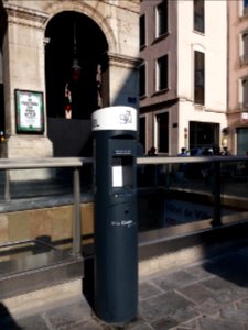 Lyon 1er - Place de la Comédie - Distributeur public de gel hydroalcoolique