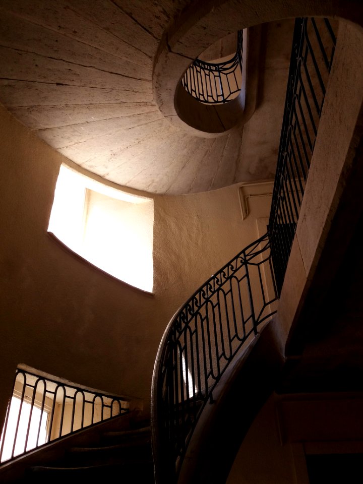 Lyon 1er - Rue des Capucins, numéro 6, cour, immeuble côté est, escalier (3)