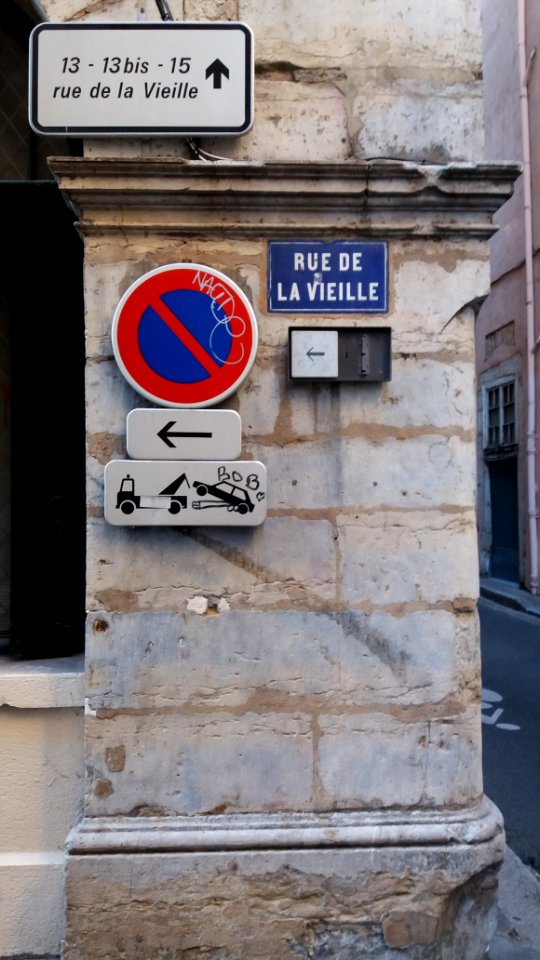 Lyon 1er - Rue de la Vieille - Plaques et panneaux