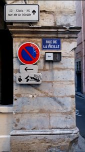 Lyon 1er - Rue de la Vieille - Plaques et panneaux