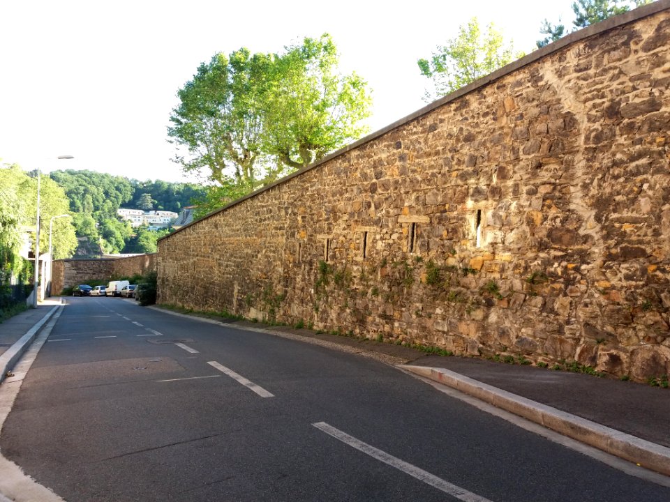 Lyon 1er - Rue de la Poudrière, mur du fort Saint-Jean