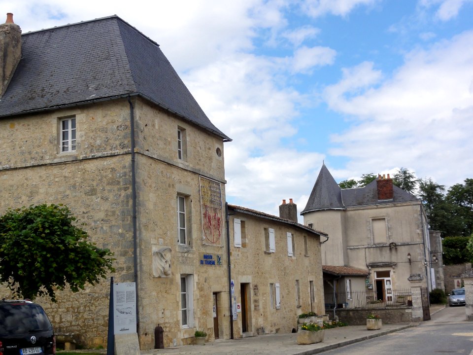 Lusignan (Vienne) château, maison du tourisme