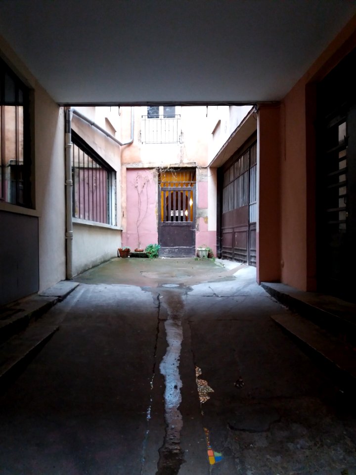 Lyon 1er - Impasse des Capucins, porte du fond depuis la rue des Capucins