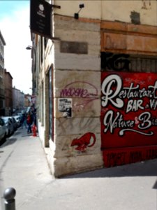Lyon 1er - Rue Camille Jordan - Plaque manquante et graffiti à l'angle de la rue des Tables Claudiennes photo