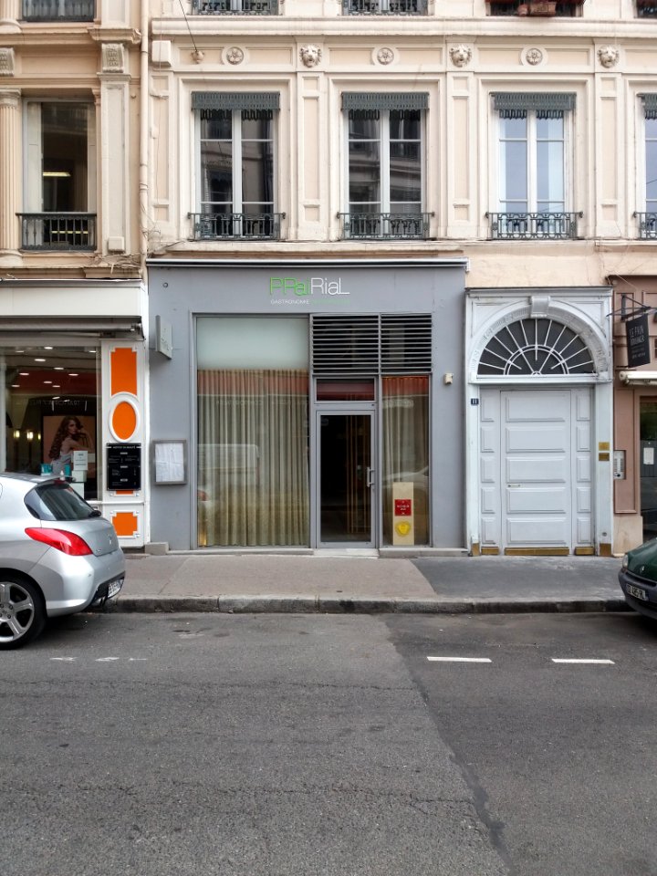 Lyon 1er - Rue Chavanne - Porte au numéro 11 et restaurant PRaiRial