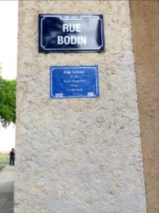 Lyon 1er - Rue Bodin, plaque et fausse plaque à Hope Verbeeck
