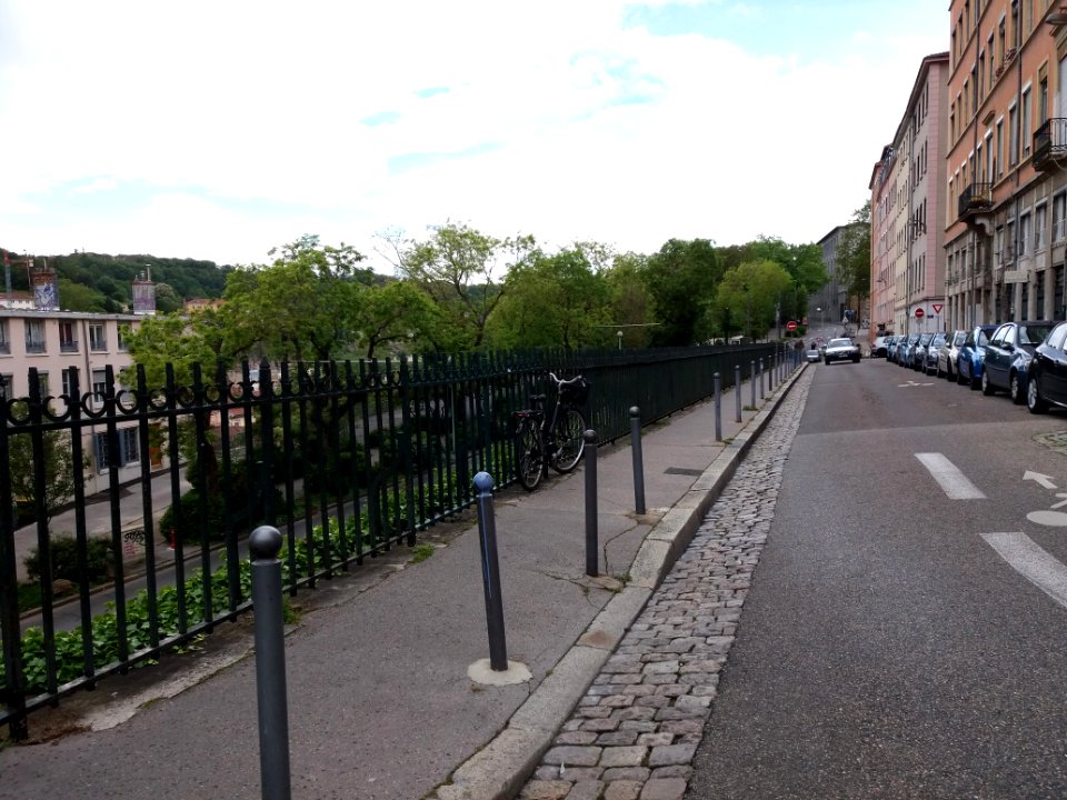 Lyon 1er - Place Rouville, depuis la rue de Flesselles