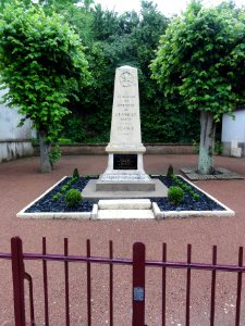 Lussault-sur-Loire (Indre-et-Loire) Monument aux morts