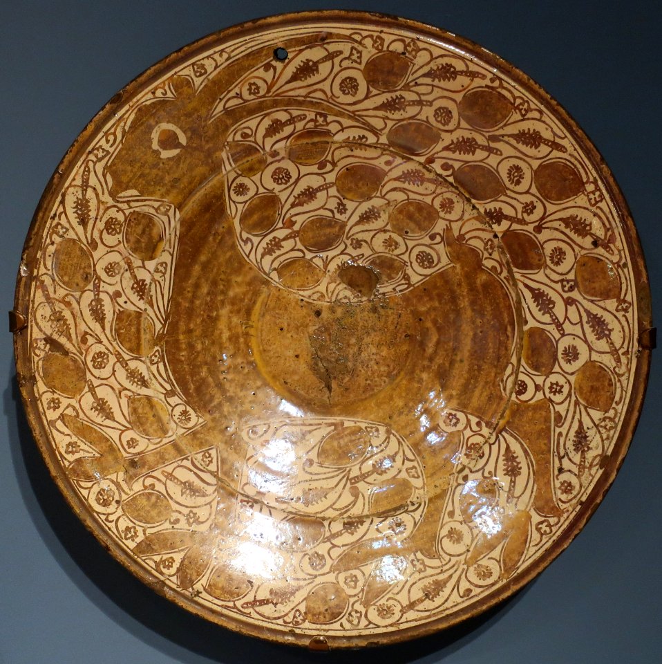 Luster Hispano-Moresque charger, Nasrid period, Newark Museum