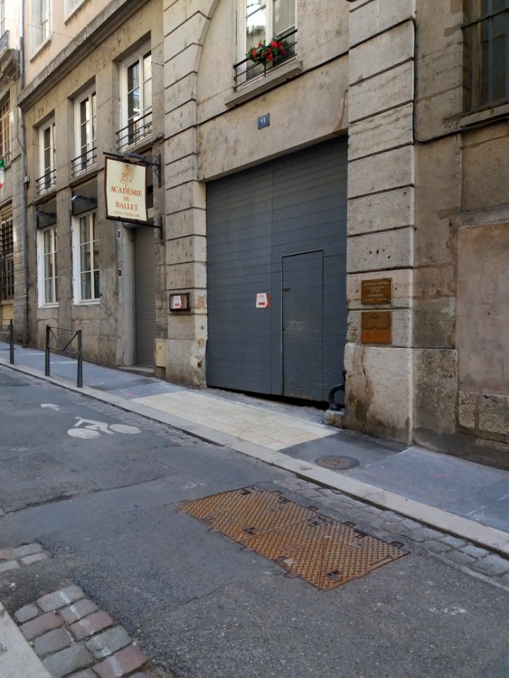 Lyon 1er - Petite rue des Feuillants - Porte au numéro 9