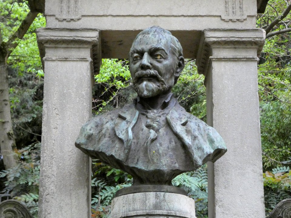 Lyon 1er - Place Croix-Paquet - Statue de Jules Coste-Labaume 02