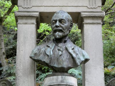 Lyon 1er - Place Croix-Paquet - Statue de Jules Coste-Labaume 02