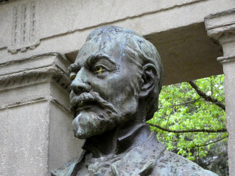 Lyon 1er - Place Croix-Paquet - Statue de Jules Coste-Labaume 04