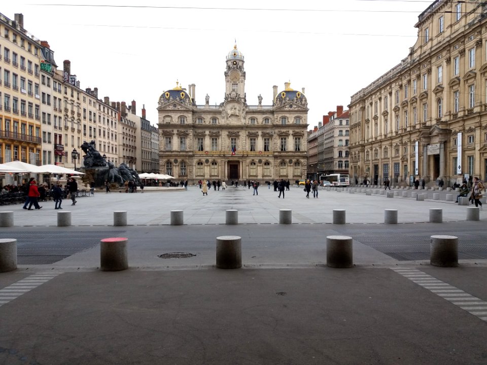 Lyon 1er - Place des Terreaux - Hôtel de Ville, vu depuis la galerie des Terreaux