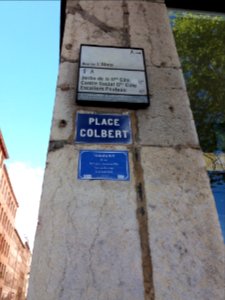 Lyon 1er - Place Colbert, plaque et fausse plaque à Vontashia Bell