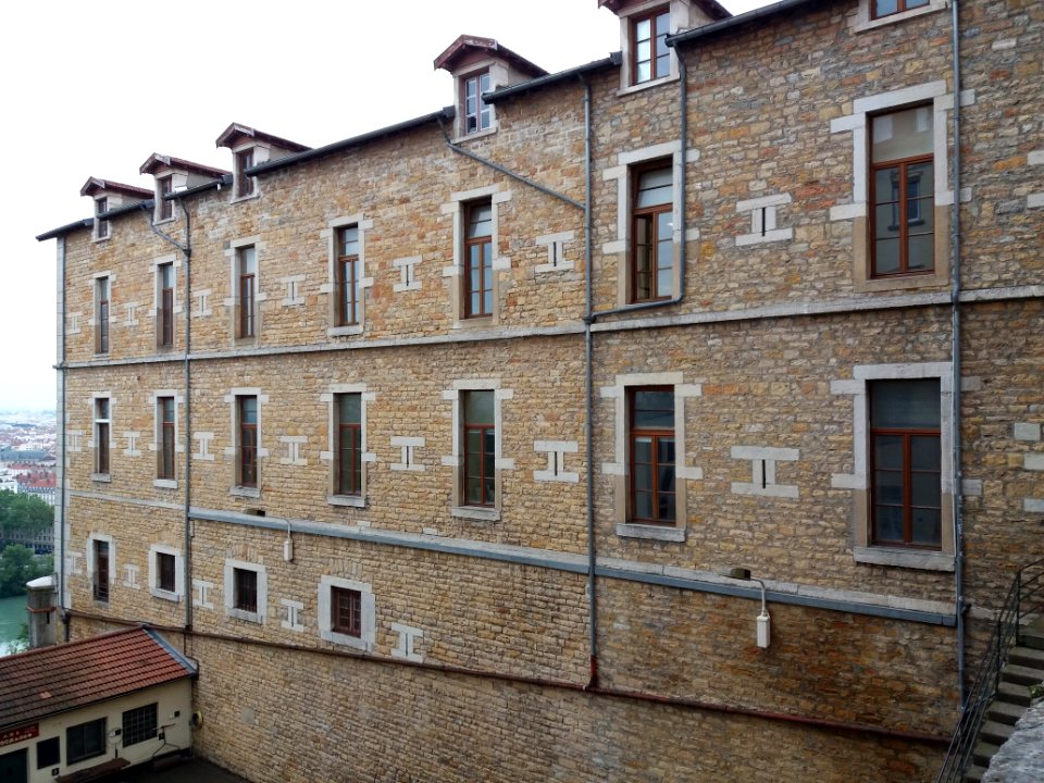 Lyon 1er - Place Bellevue, façade du bastion Saint-Laurent