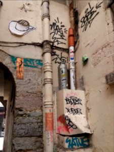 Lyon 1er - Passage Mermet - Angle sud-ouest avec de nombreux graffiti