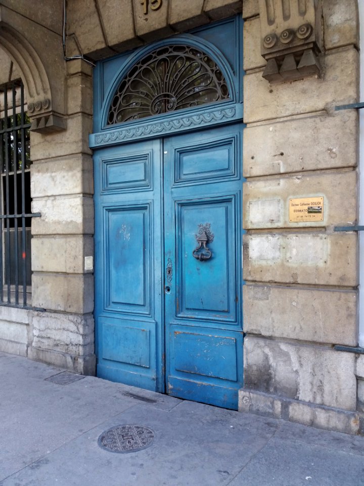 Lyon 1er - Quai André Lassagne, porte au numéro 15, de profil