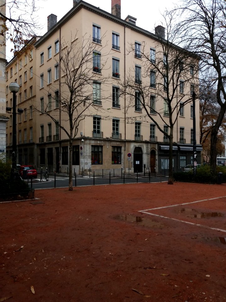 Lyon 1er - Place Sathonay, immeuble au numéro 5
