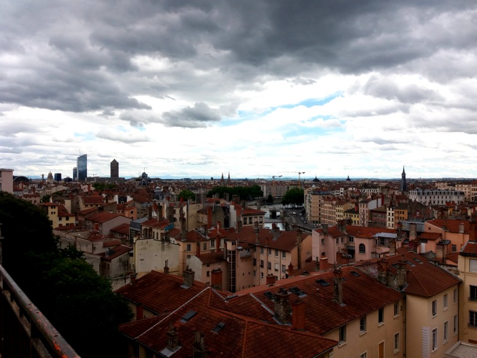 Lyon 1er - Place Rouville, vue sur le centre de Lyon