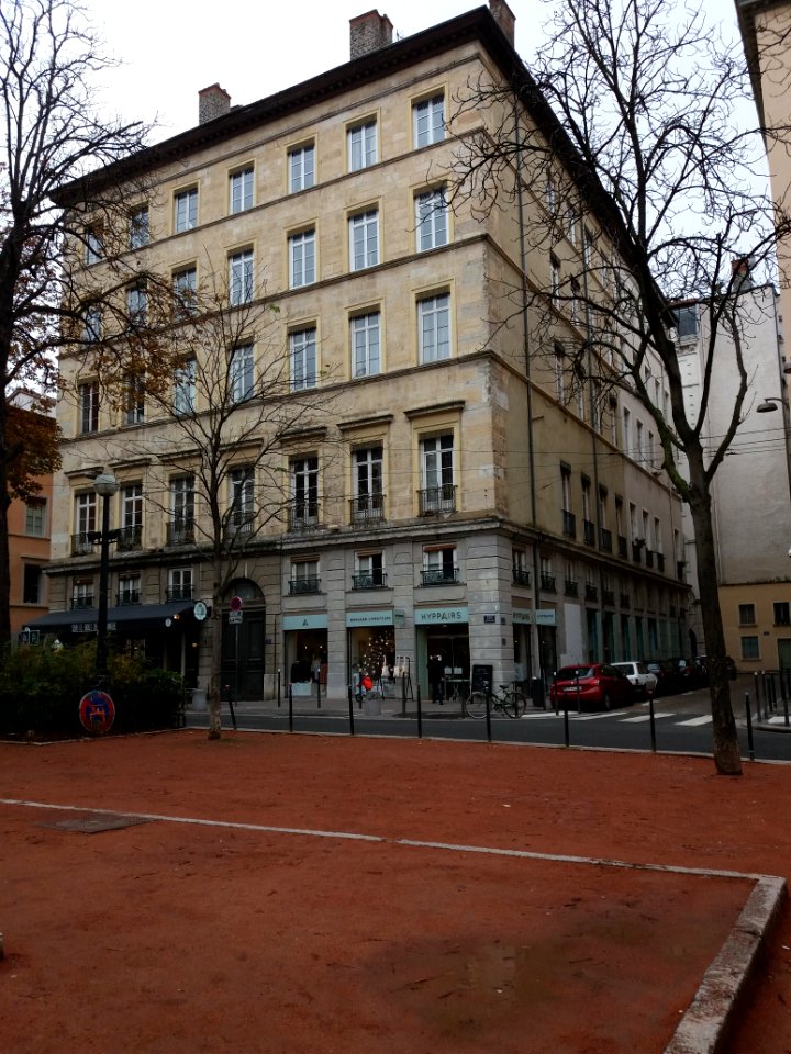 Lyon 1er - Place Sathonay, immeuble au numéro 3