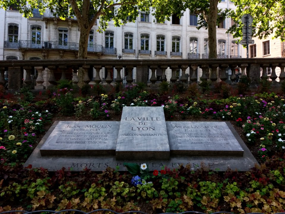 Lyon 1er - Quai André Lassagne, monument à Jean Moulin et André Lassagne