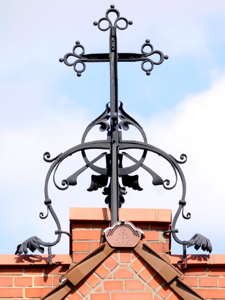 Luther-Friedhof.schmiedeeisernes.Kreuz..Portal