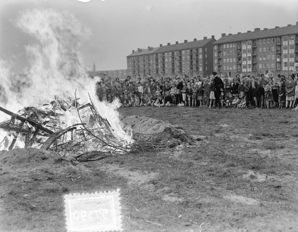 Luilak 53 . Ontsteking groot vuur in Amsterdam-West, Bestanddeelnr 905-7390