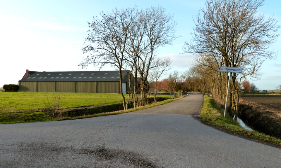 Lutjewolde - naamsbordje vanuit het oosten