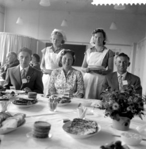 Lunch van prinses Beatrix op landbouw-huishoudschool 'De Whemekamp', Bestanddeelnr 908-9036
