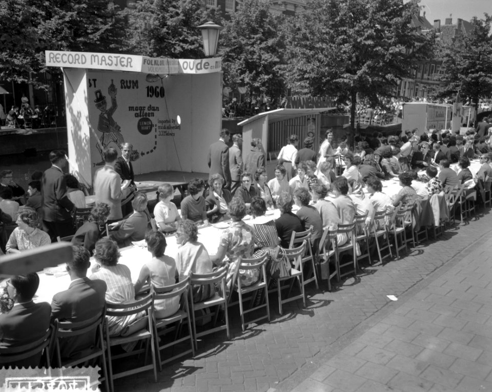 Lunch van 2000 studenten met Prinses Beatrix Leiden, Bestanddeelnr 911-3404