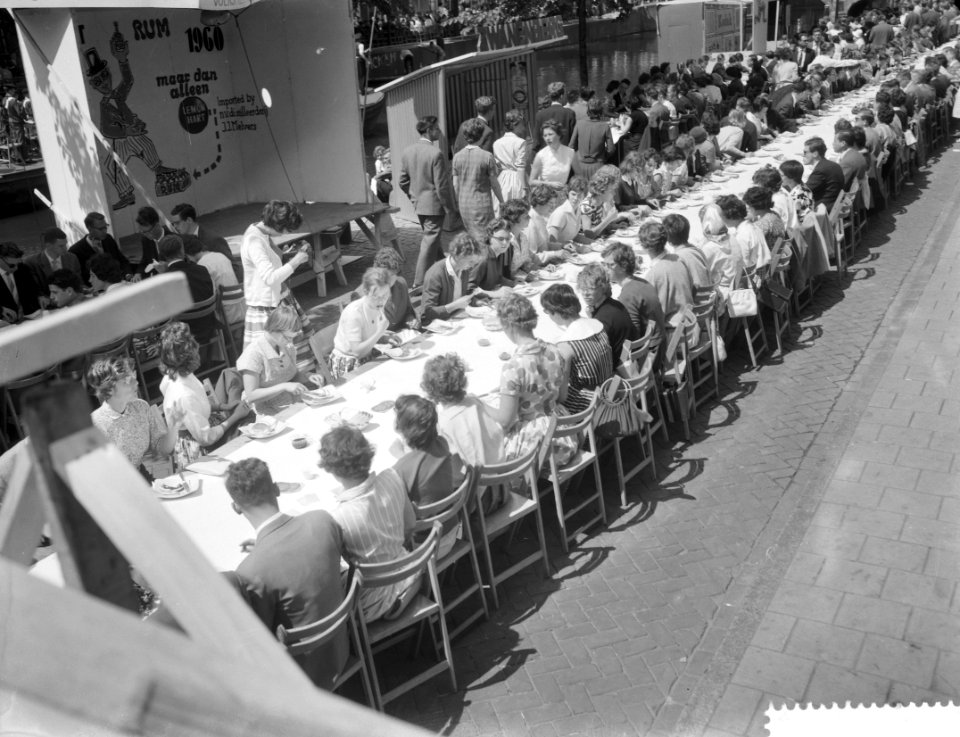 Lunch van 2000 studenten met Prinses Beatrix Leiden, Bestanddeelnr 911-3401