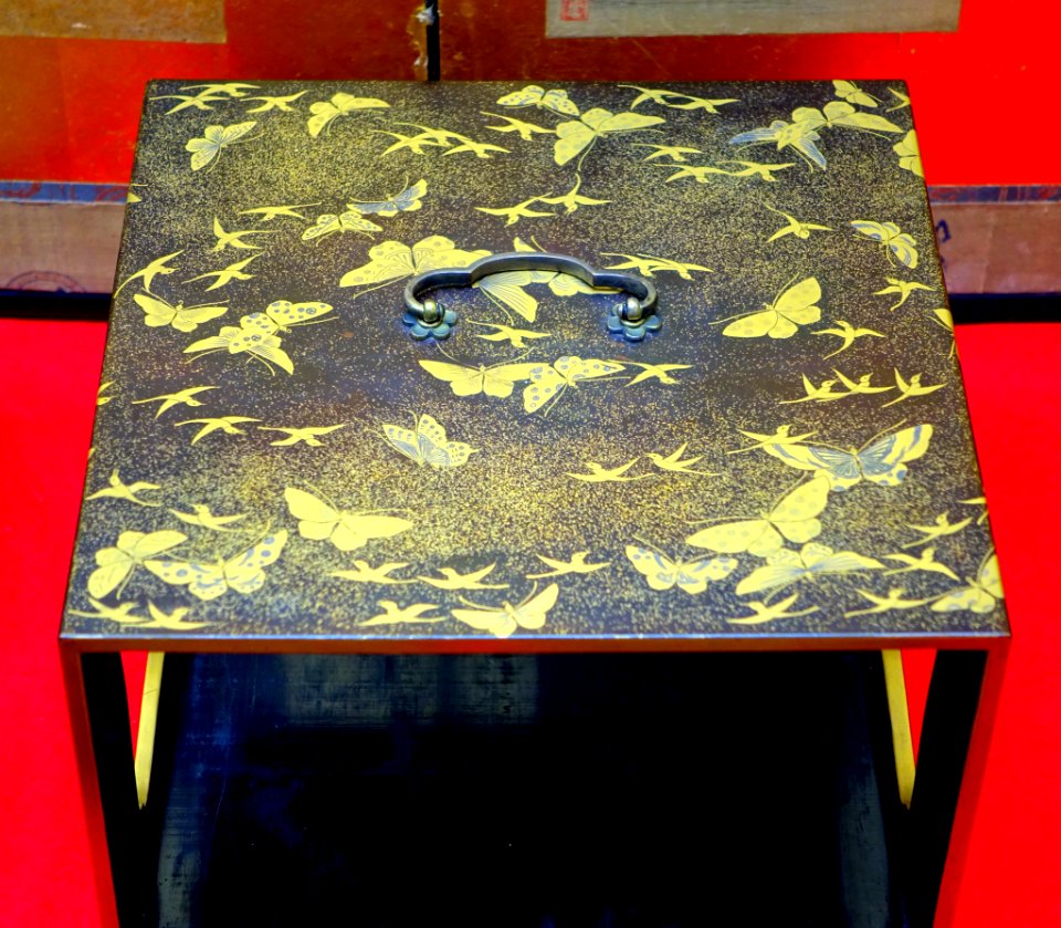 Lunch box, Edo period (detail) - Exhibition Room - Shinise Kinenkan Museum - Nagamachi - Kanazawa, Japan - DSC00293