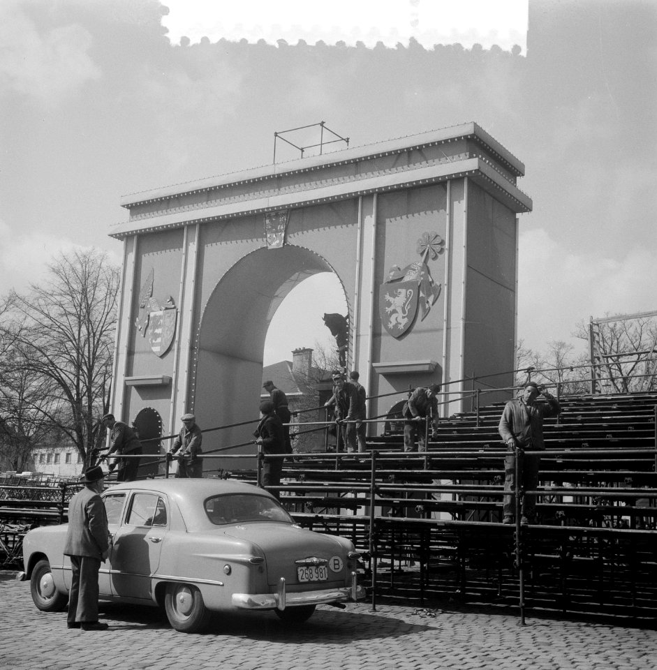Luxemburg voorbereiding huwelijk versieringen, Bestanddeelnr 905-6540