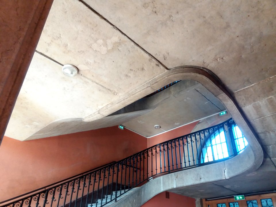Lycée de Saint-Just de Lyon - Escalier intérieur - Premier palier