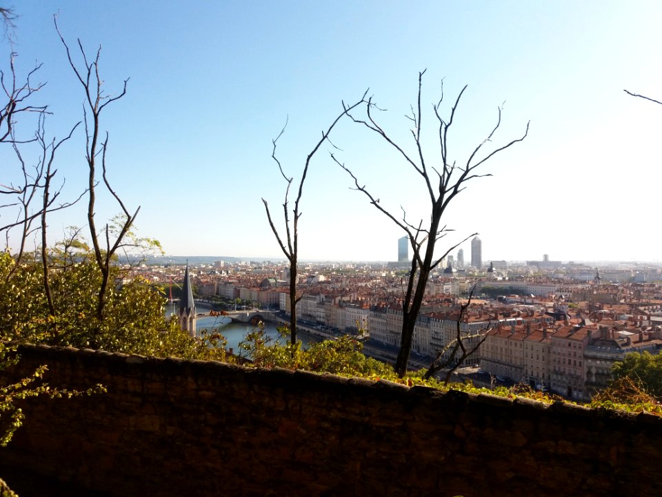 Lycée de Saint-Just de Lyon - Jardins - Vue sur Lyon