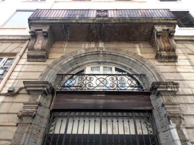 Lyon - Rue Sully - Arc de la chapelle de l'église Notre-Dame-de-Confort et consoles du tombeau de Guillaume I