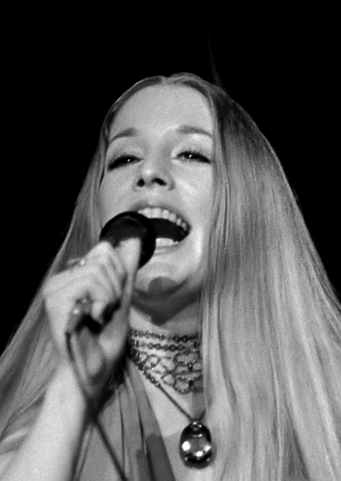 Lynn Carey (1972) (cropped)