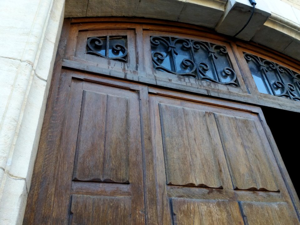 Lycée de Saint-Just de Lyon - Porte d'entrée - Bibles sculptées