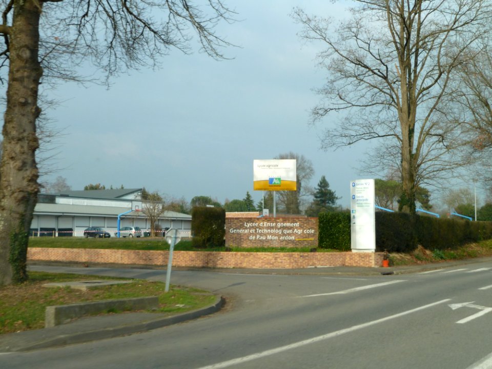 Lycée agricole de Montardon vue de l'entrée