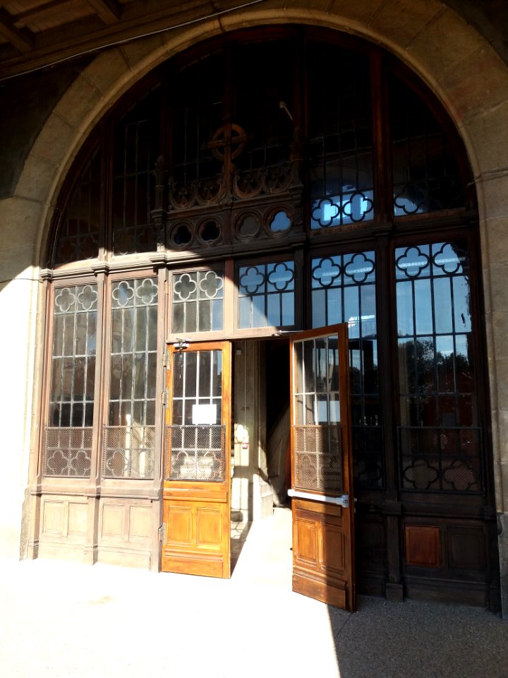 Lycée de Saint-Just de Lyon - Porte qui donne sur la grande cour et les jardins