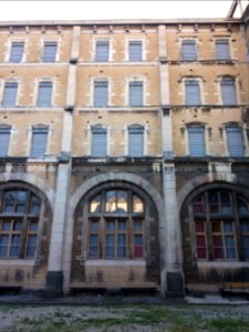 Lycée de Saint-Just de Lyon - Cour - Façade sud-est