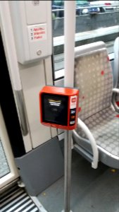 Lyon - Tram T4 - Terminal de paiement par carte bancaire