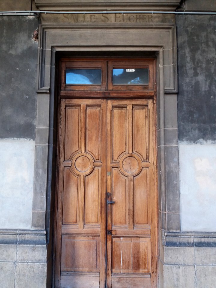 Lycée de Saint-Just de Lyon - Grande cour - Porte de la salle Saint Eucher