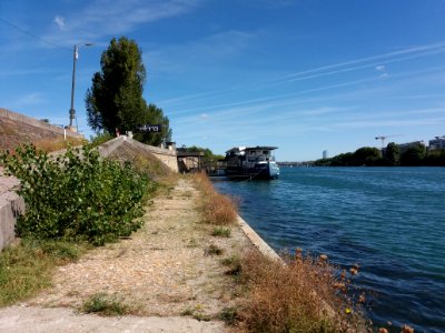 Lyon - Confluences - Bateau Sevlor sur le Rhône