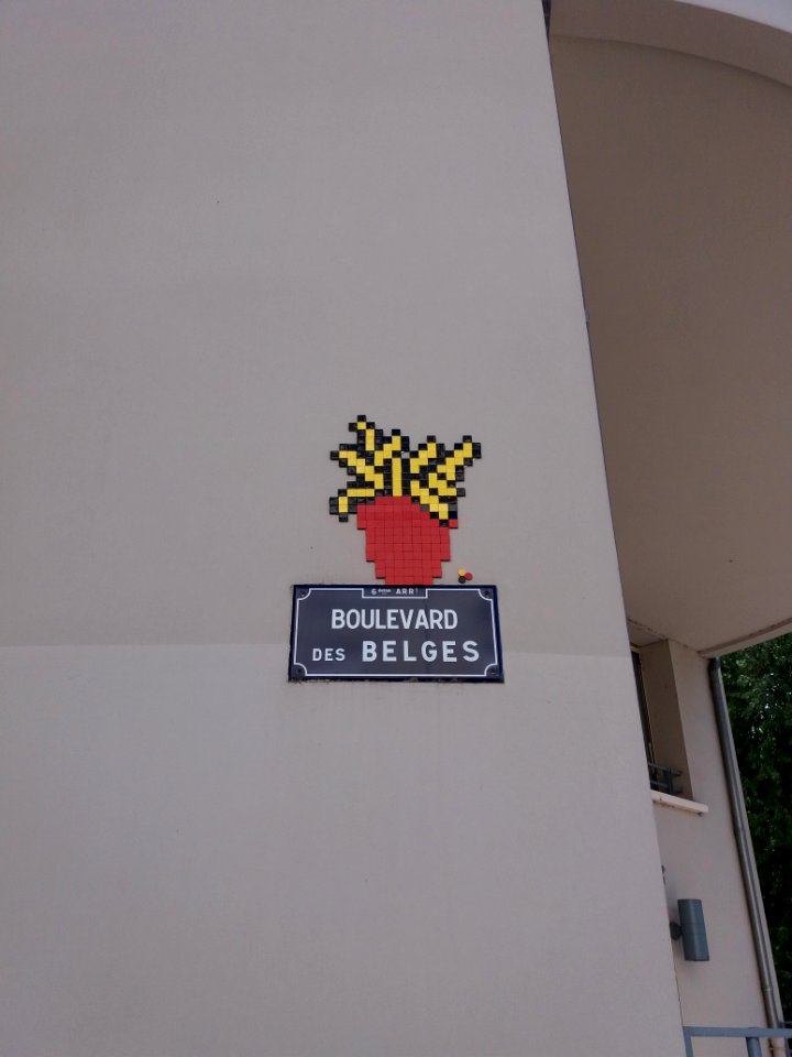 Lyon - Boulevard des Belges - Plaque avec mosaïque