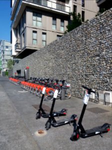 Lyon 2e - Allée André Mure, station Velo'v 2010