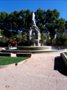 Lyon - Place du Maréchal Lyautey - Fontaine de dos