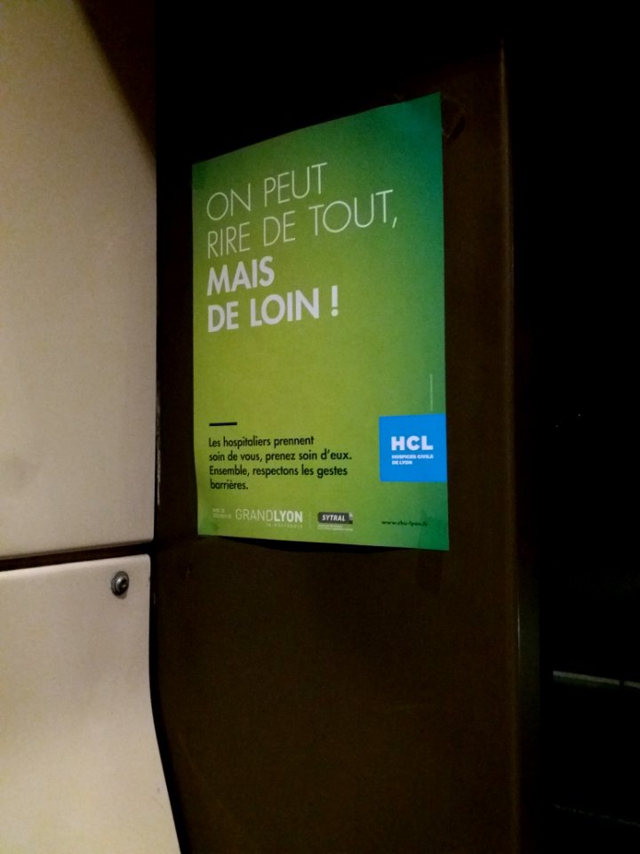 Lyon - Bus 70 - Affiche HCL pour les gestes barrière